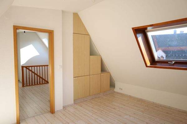 Schlafzimmer mit Einbauschrank 2.DG