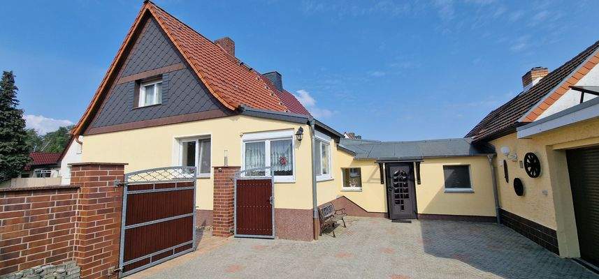 Giebelansicht der Doppelhaushälfte