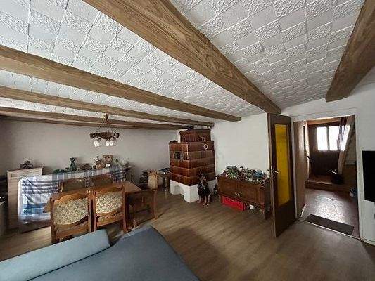 Wohnzimmer mit Kachelofen