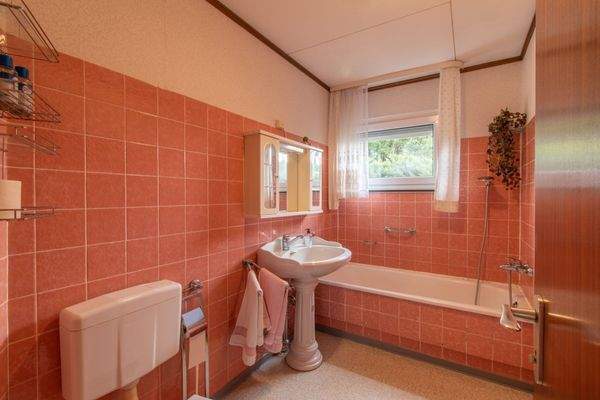 Wannenbad im Erdgeschoss