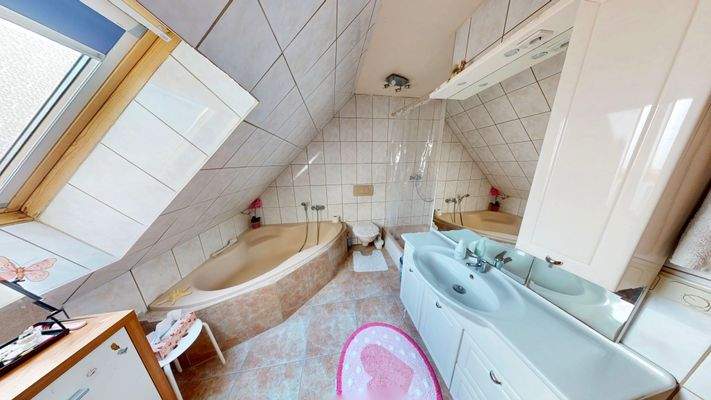 Badezimmer Obergeschoss.jpg