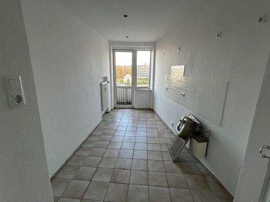 Die Küche Richtung Balkon