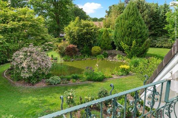 Blick vom Balkon (2,95m²) ...