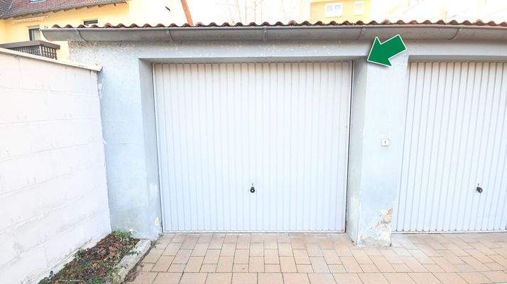 Eine Einzelgarage inklusive