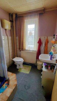 Bad mit Dusche im EG