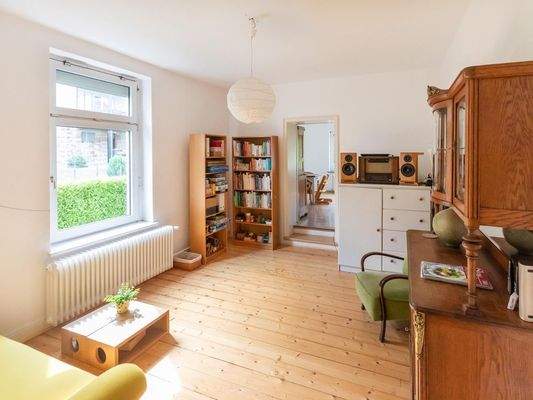 Heller Wohnbereich mit...