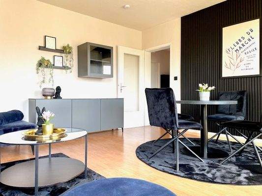 Wohnzimmer Blick Eingang.jpg