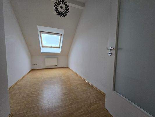 Radebeul- Rosenstr.7 DG Zimmer II