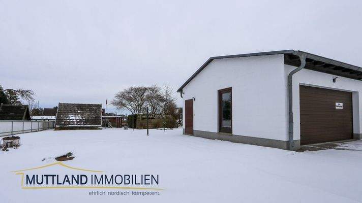 Grundstück mit Doppelgarage