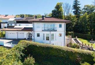 Haus mit Doppelgarage.jpg