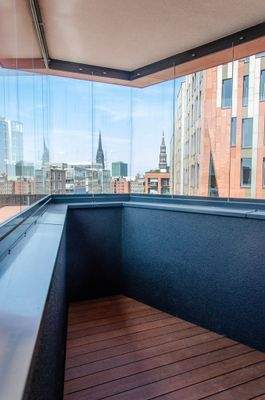 Loggia-Ausblick auf Hamburger Wahrzeichen