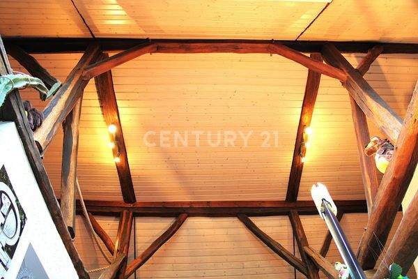 Das alte Gebälk verleiht historischen Flair