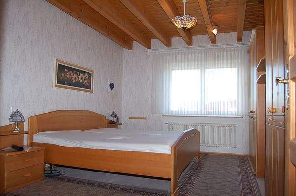 14 Schlafzimmer EG.JPG