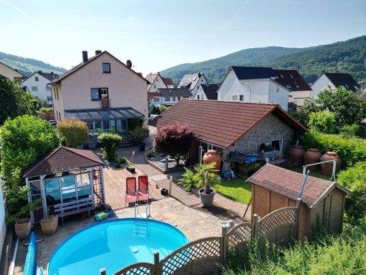 Gartenansicht mit Pool