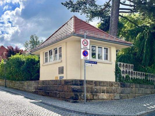 Markantes Eckhäuschen