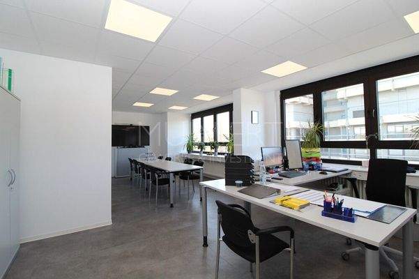 Büro mit Besprechungsraum