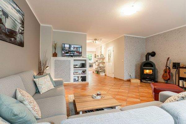 Wohnzimmer Sofa mit KI geändert