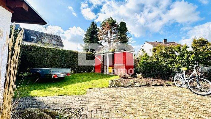 Innenhof / Gartenbereich / Holzunterstand