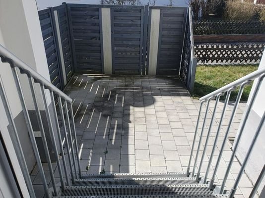 mit sichtgeschützter Terrasse
