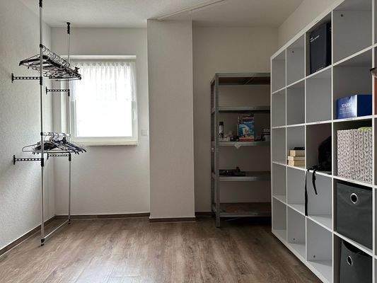 Ankleide (neben Schlafzimmer)