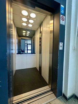 Fahrstuhl.jpeg