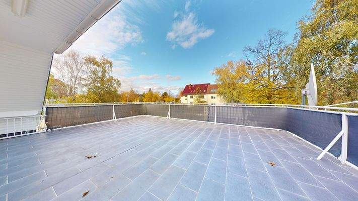 Terrasse (Wintergartenbau möglich)