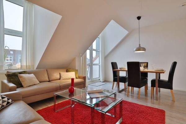 Wohn-/ Essbereich mit Zugang zum Balkon