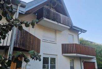 Südansicht Stellplätze u. Garage