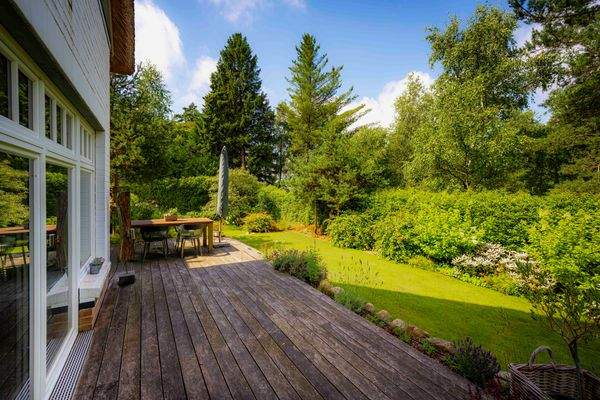 Süd-/Westterrasse (nicht einsehrbar)