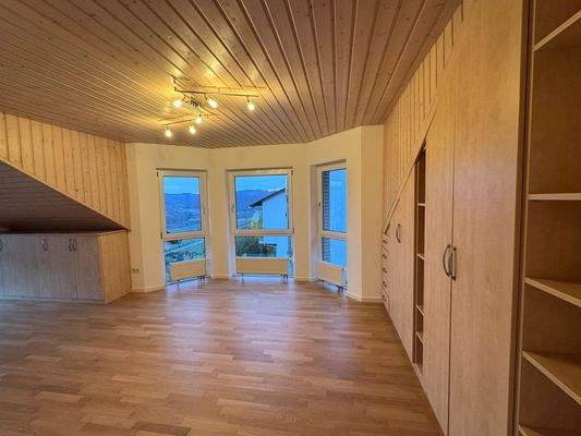 Zimmer OG rechts - 1.jpg