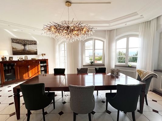 Villa mit traumhaftem Grundstück