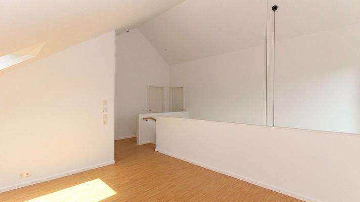 Große Wohnfläche im Obergeschoss der Galerie