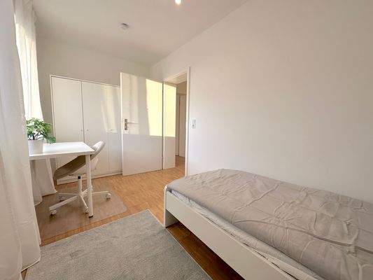 Helles WG-Zimmer mit Balkon