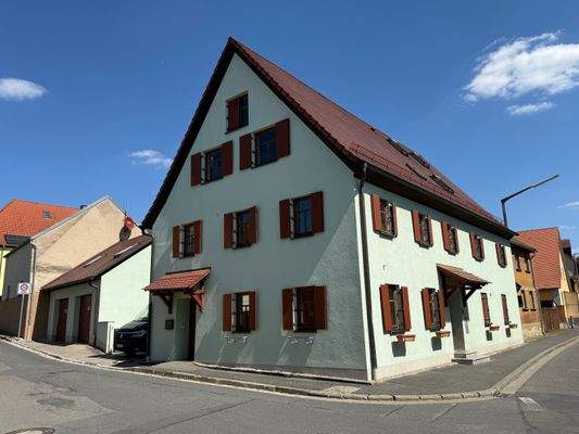 Außenansicht mit Eingang