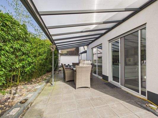 überdachte Terrasse