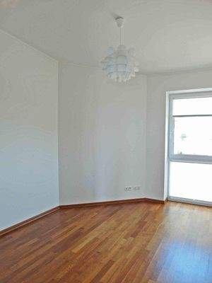 helles Arbeits-/Kinderzimmer