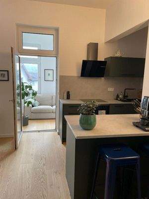 Küche mit Zugang zur Loggia