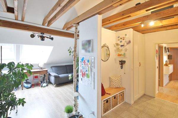 Blick Flur und Wohnzimmer