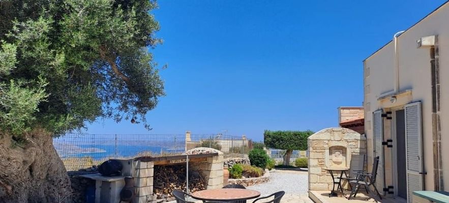 Kreta, Drapanos: Bemerkenswertes Steinhaus auf dem Land zu verkaufen