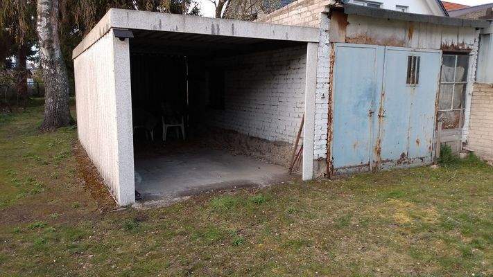 Carport mit großem Schuppen
