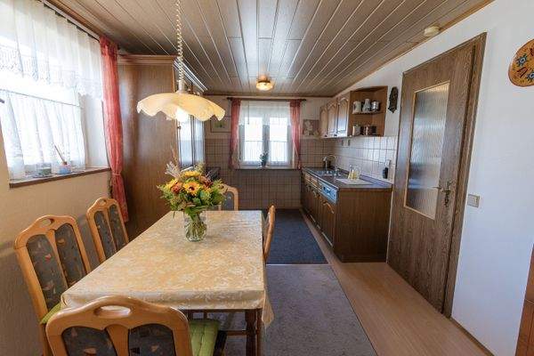 Erdgeschoss, Küche mit Essbereich 