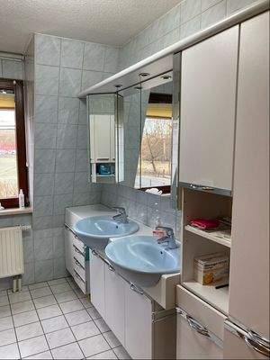 Bad / Sanitärbereich mit DU und 2 Waschbecken - Wohnung Dachgeschoss