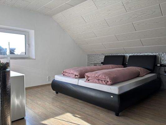 Schlafzimmer DG