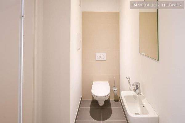 WC mit Waschbecken r