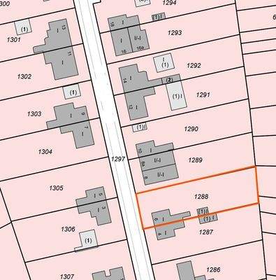 Grundstück rot umrandet