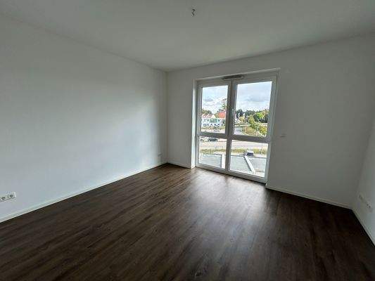 Helle Räume dank bodentiefer Fenster