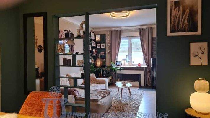 Blick von Esszimmer ins Wohnzimmer