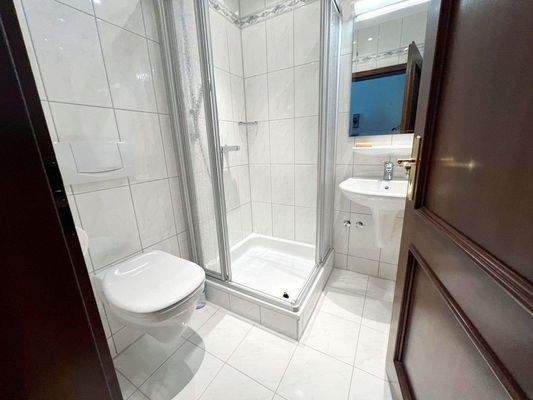 Haus-Lollar-Bad EG rechts