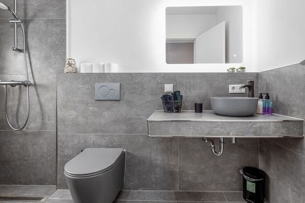 Badezimmer (EG)