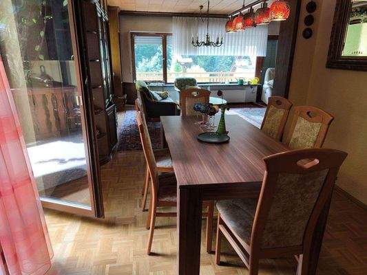 Esszimmer Blick ins Wohnzimmer